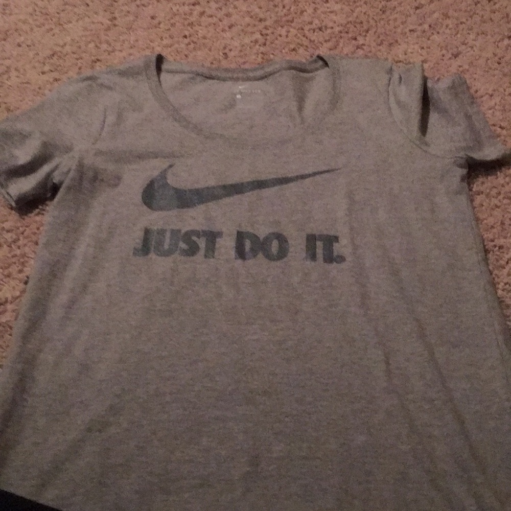 Brand nwot!! Nike top